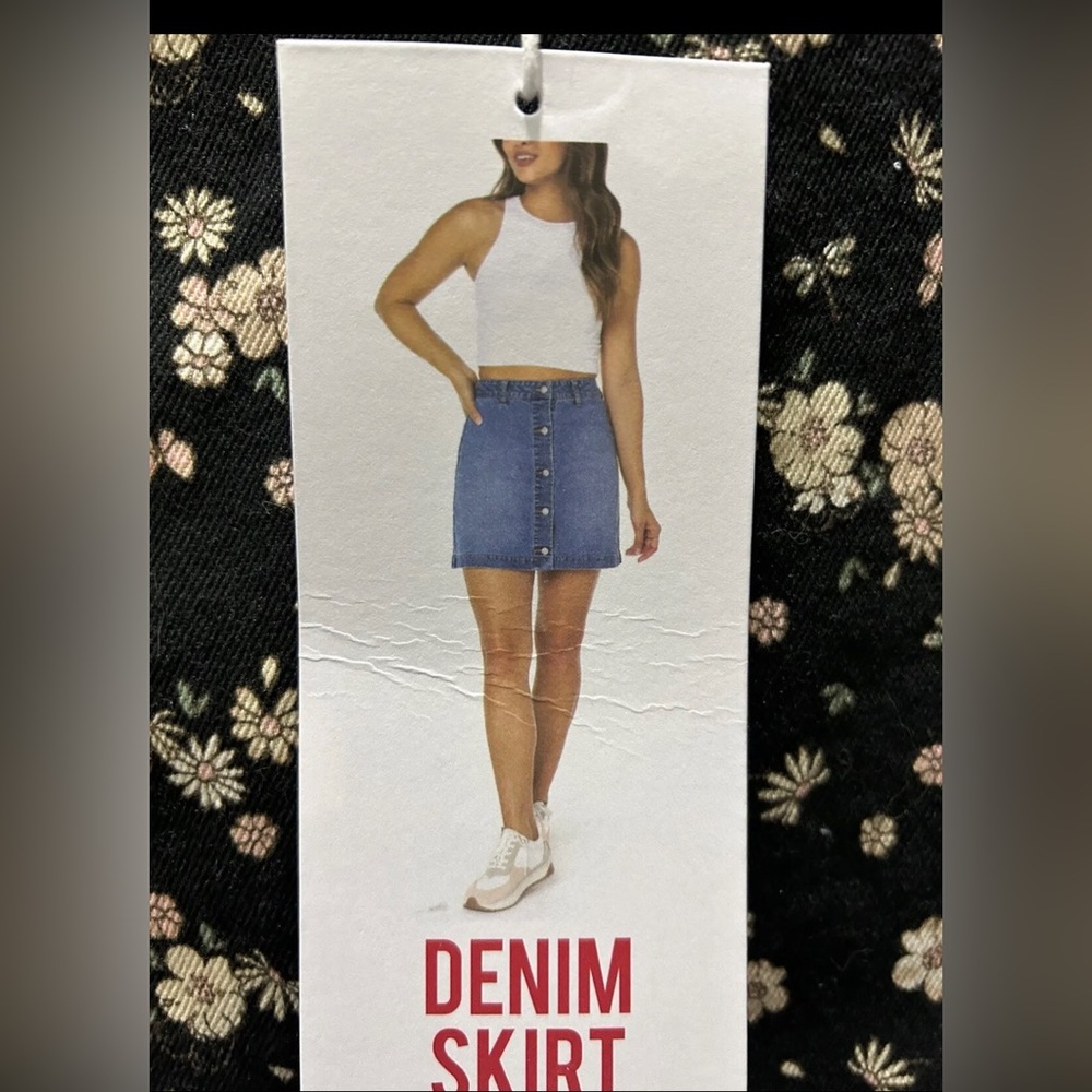 ⭐️$5 Add-on NWT A Line Black Floral Denim Skirt Sz X-Large - Picture 6 of 10